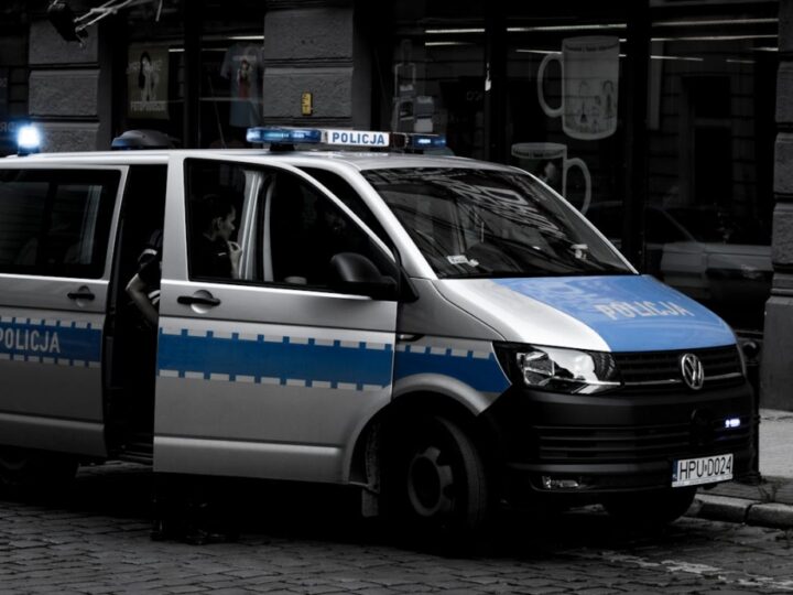 Przebieg zdarzeń uwikłania czterech mężczyzn w przypadki kradzieży artykułów i amfetaminy