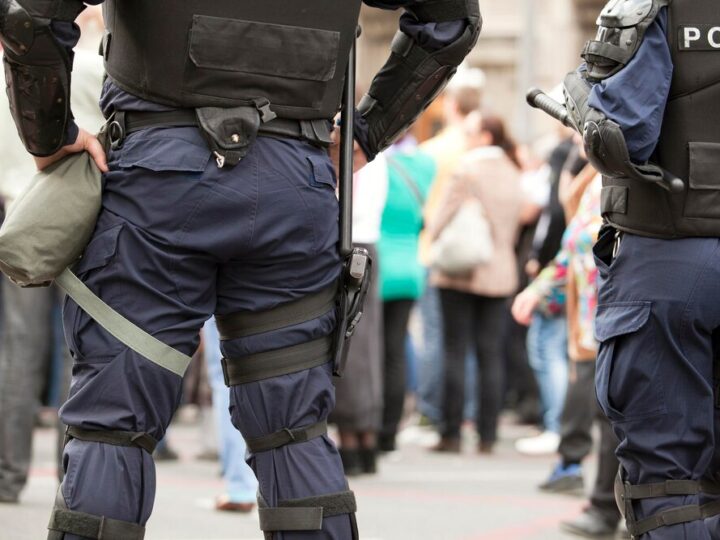 Zatrzymani na gorącym uczynku: Młodzi złodzieje części samochodowych w Szczecinie