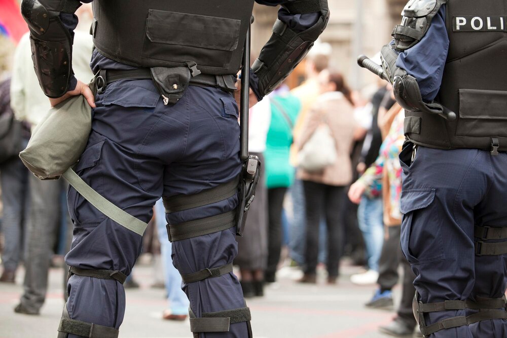 Zatrzymani na gorącym uczynku: Młodzi złodzieje części samochodowych w Szczecinie