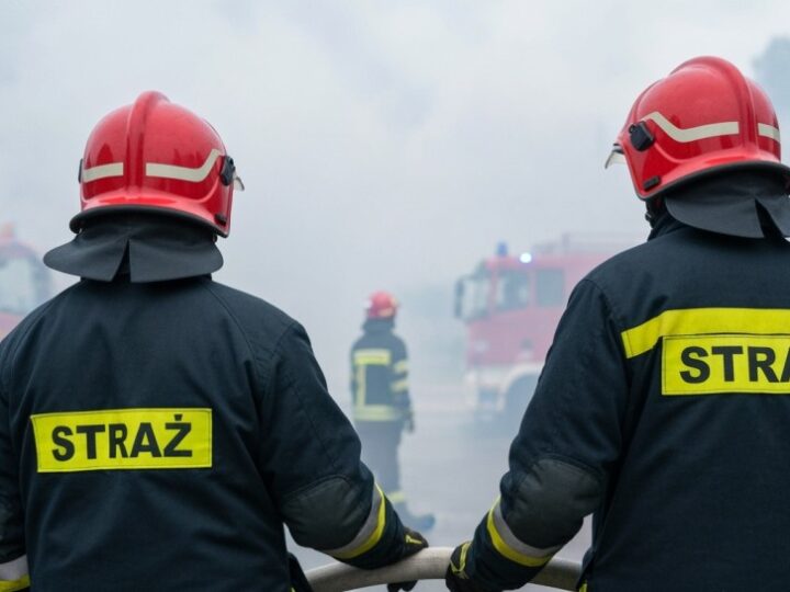 Pożar wózka dziecięcego na klatce schodowej w Szczecinie: Szybka akcja strażaków ratuje mieszkańców!