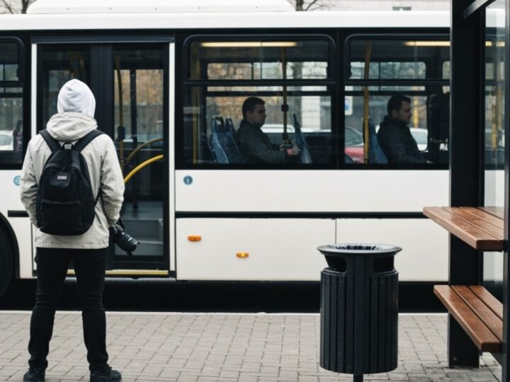 Przystanek „Iwaszkiewicza” przeniesiony! Utrudnienia dla pasażerów linii 66 od września