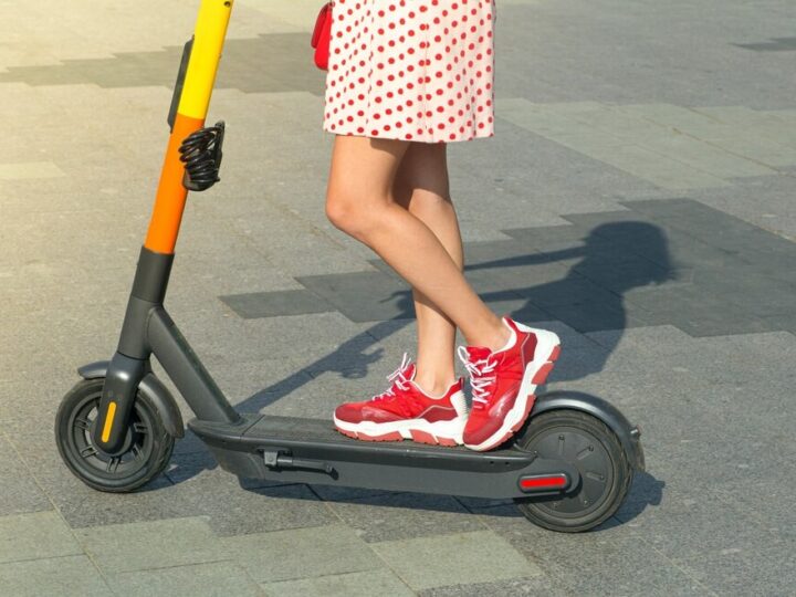 Wypadek na Mickiewicza w Szczecinie: Tramwaje zatrzymane po zderzeniu z autem