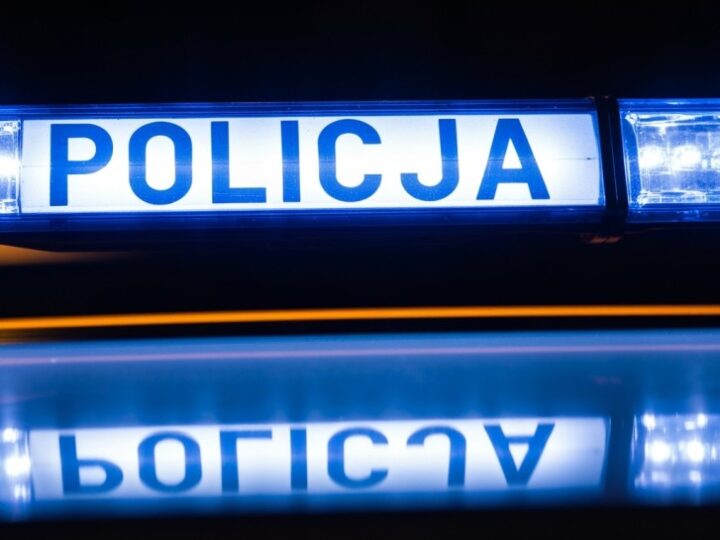 Seniorzy w Dąbiu uczą się, jak unikać pułapek oszustów!