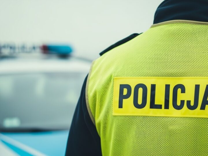 Policja zmuszona do wybicia szyby w aucie nietrzeźwego kierowcy