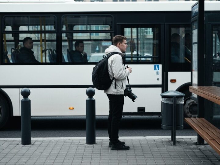Szczecin stawia na ekologię: nowoczesne hybrydowe autobusy w drodze!