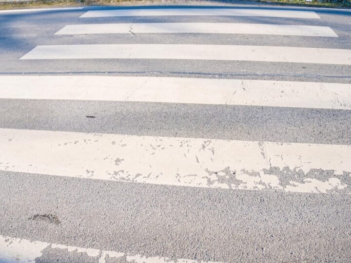 Bezpieczeństwo na drogach: Policja intensyfikuje działania dla ochrony pieszych i rowerzystów