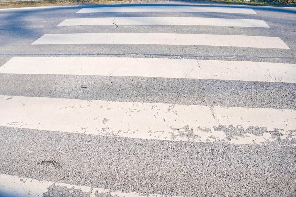 Bezpieczeństwo na drogach: Policja intensyfikuje działania dla ochrony pieszych i rowerzystów