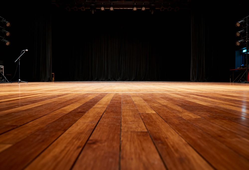 Teatr Fajne Babki: Seniorzy na Scenie pełni Pasji i Humoru!