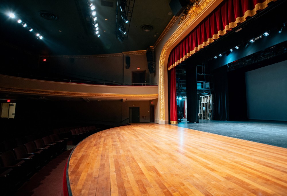 Emocje na Scenie: Hiroszima w Szczecinie Otwiera Nowe Horyzonty Teatralne
