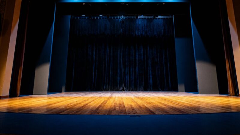 Teatralne emocje i niespodzianki w Café Przyjaźń!