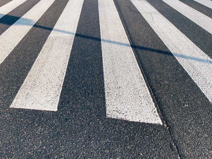 Bezpieczniejsze przejście w Załomiu: Nowa sygnalizacja dla pieszych!
