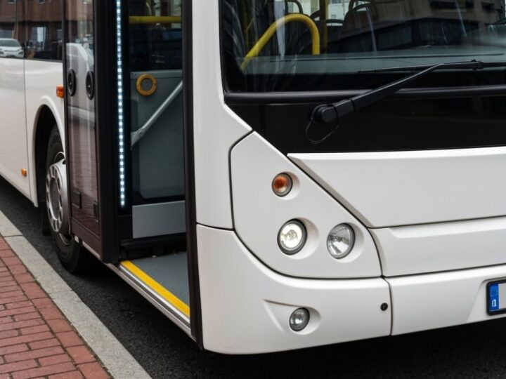 Bezpieczne wakacje 2026: Gdzie sprawdzą autokary dla dzieci?
