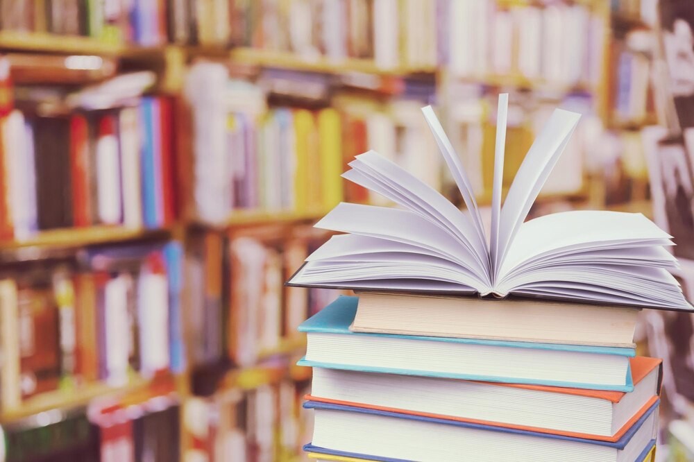 Gryfuś w Bibliotece: Skrzydlaty Przewodnik po Tajemnicach Szczecina