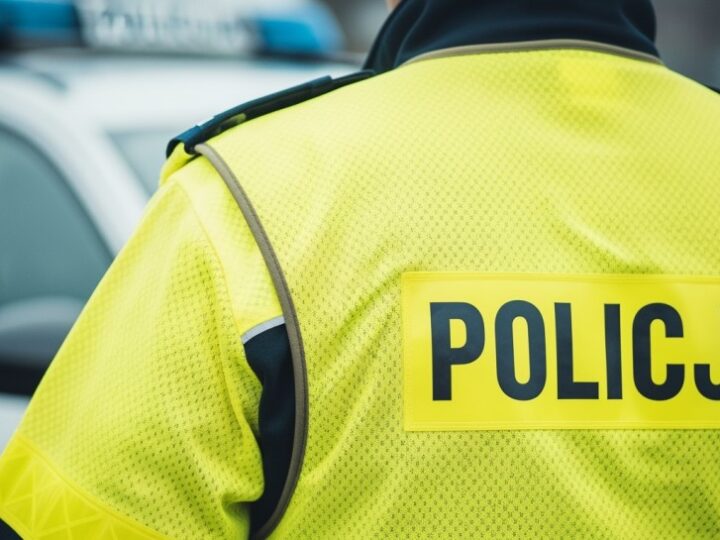 Ciężarówka na feldze: Niebezpieczna jazda i interwencja policji!