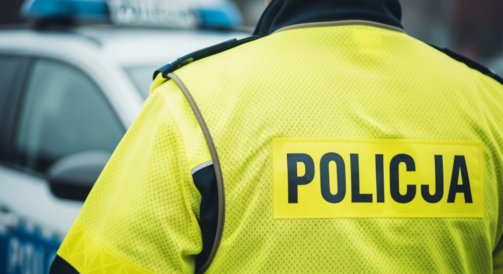 Ciężarówka na feldze: Niebezpieczna jazda i interwencja policji!
