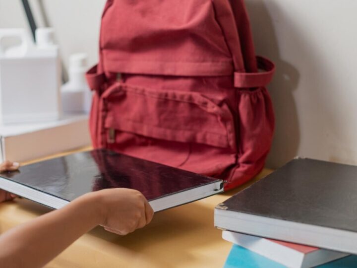 Rozmowy o przemocy rówieśniczej: Policjanci edukują uczniów w Szczecinie