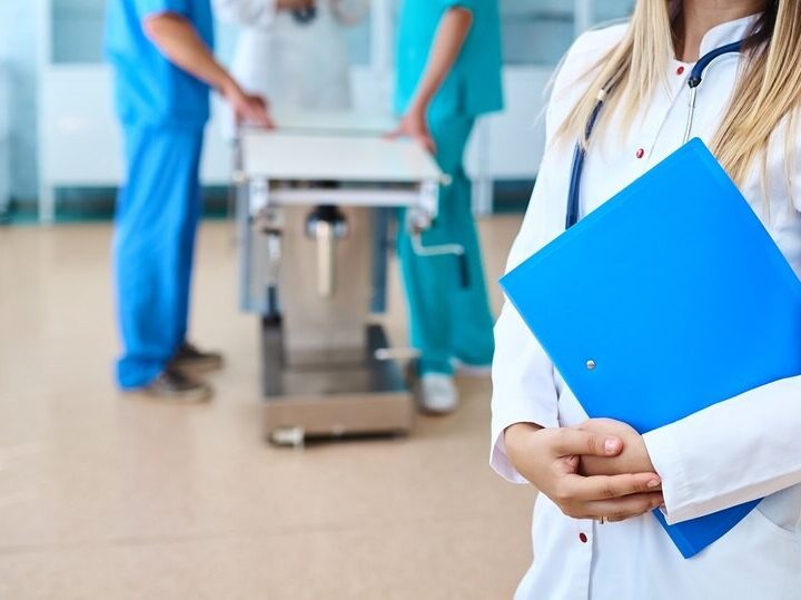Bezpieczne życie: Policja wspiera młodzież w walce z zagrożeniami