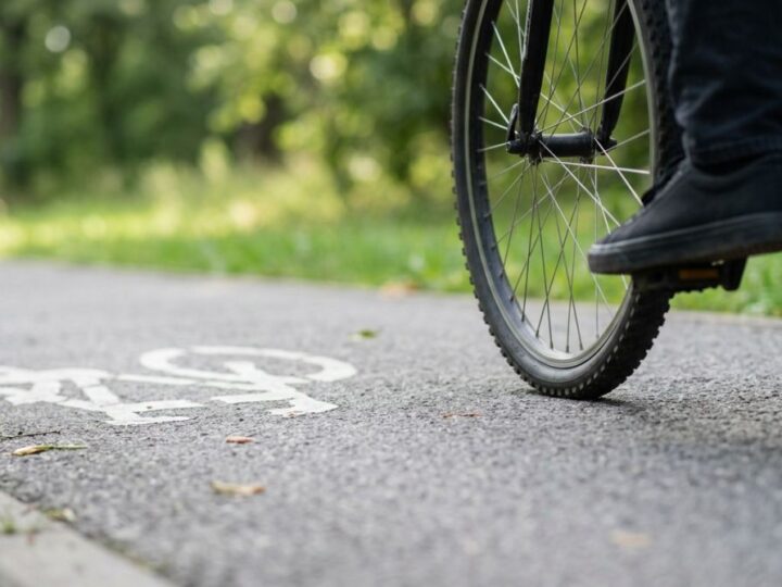 Rowerowa eksploracja Gminy Dobra: przygoda na dwóch kółkach pełna zagadek
